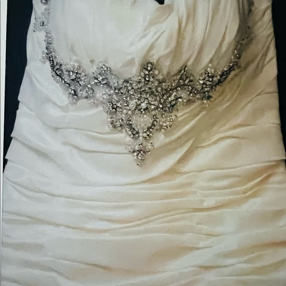 Gorgeous wedding dress with headpiece wore once/ open to offers!!! - Picture 2 of 16